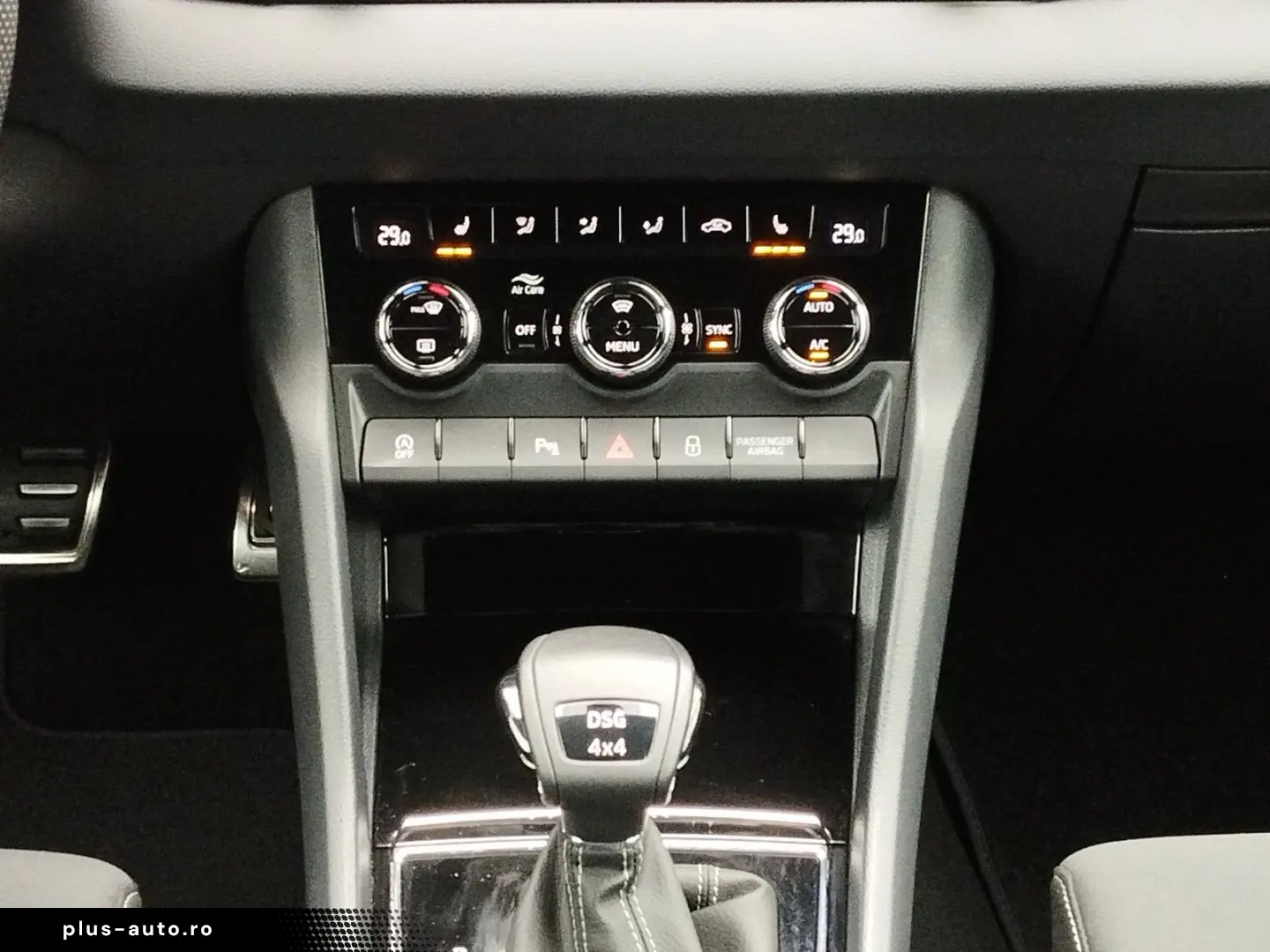 SKODA Karoq 2.0 TSI Sportline 4x4 DSG 4xSHZ ACC AHK LM