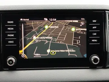 SKODA Karoq 2.0 TSI Sportline 4x4 DSG 4xSHZ ACC AHK LM