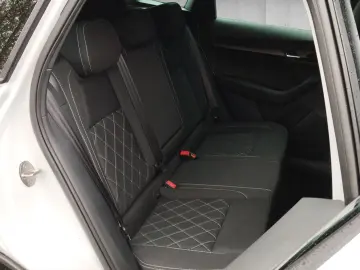 SKODA Karoq 2.0 TSI Sportline 4x4 DSG 4xSHZ ACC AHK LM