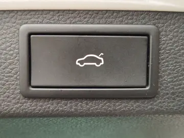 SKODA Karoq 2.0 TSI Sportline 4x4 DSG 4xSHZ ACC AHK LM