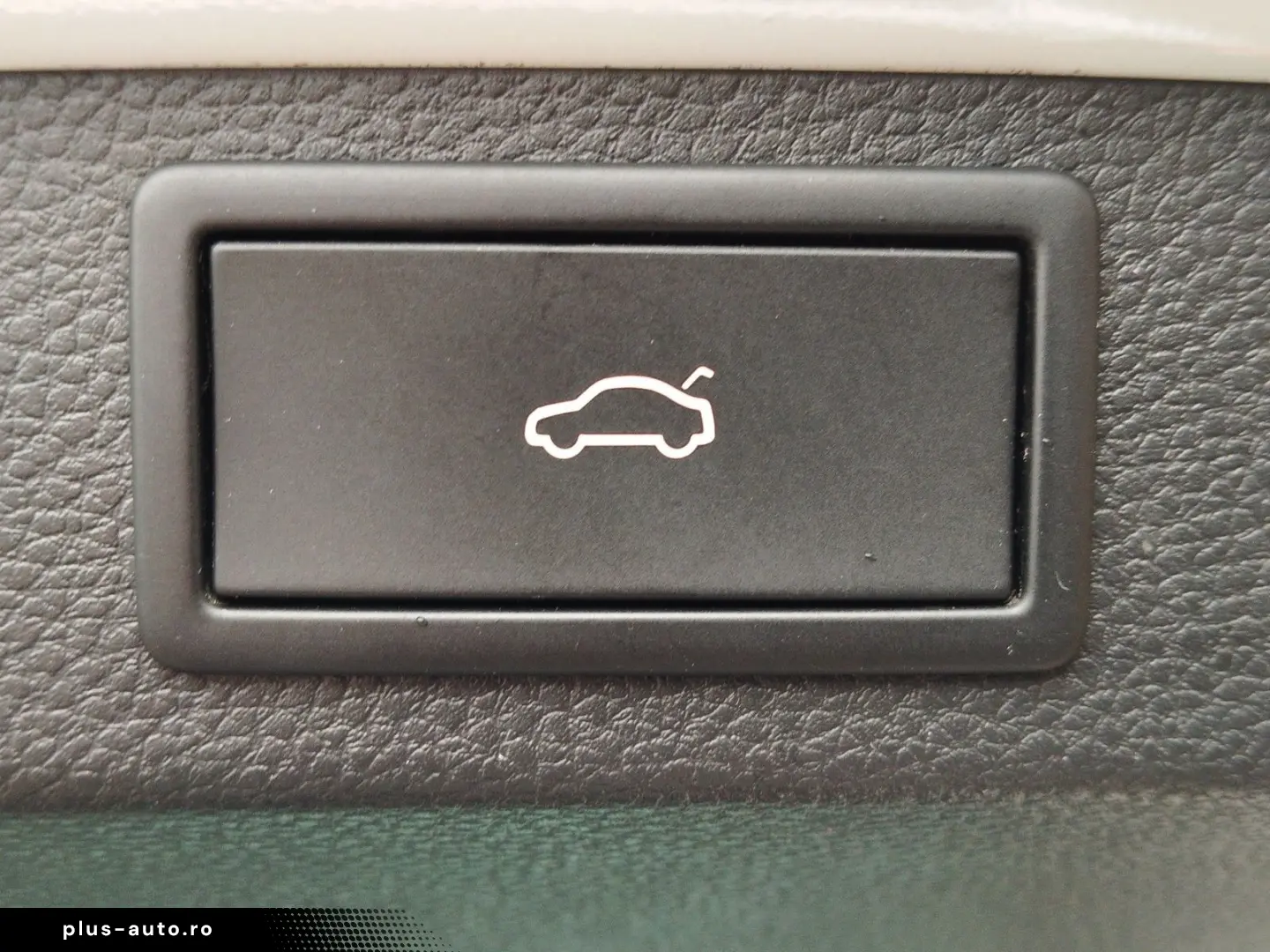 SKODA Karoq 2.0 TSI Sportline 4x4 DSG 4xSHZ ACC AHK LM