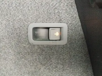 SKODA Karoq 2.0 TSI Sportline 4x4 DSG 4xSHZ ACC AHK LM