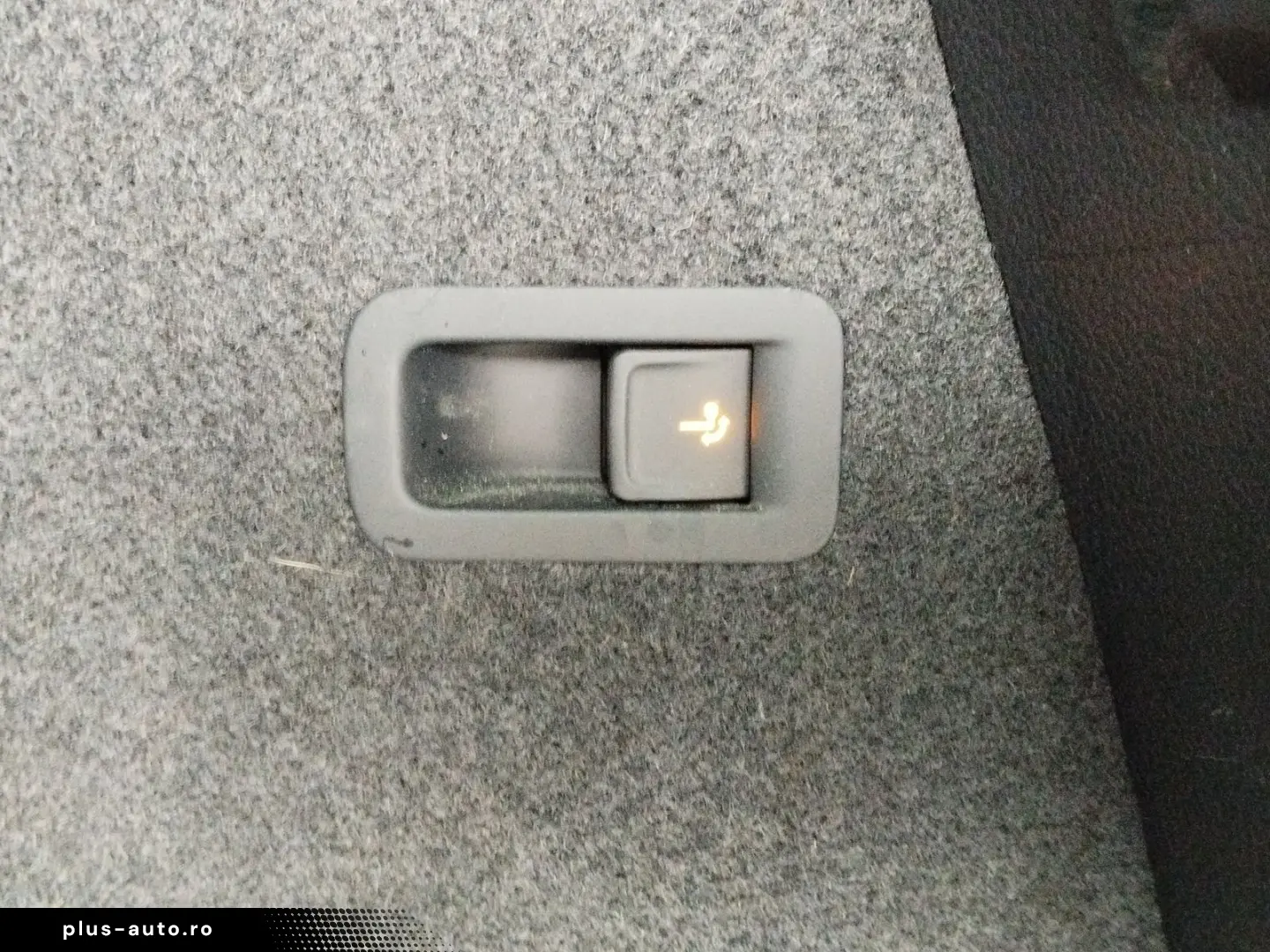 SKODA Karoq 2.0 TSI Sportline 4x4 DSG 4xSHZ ACC AHK LM