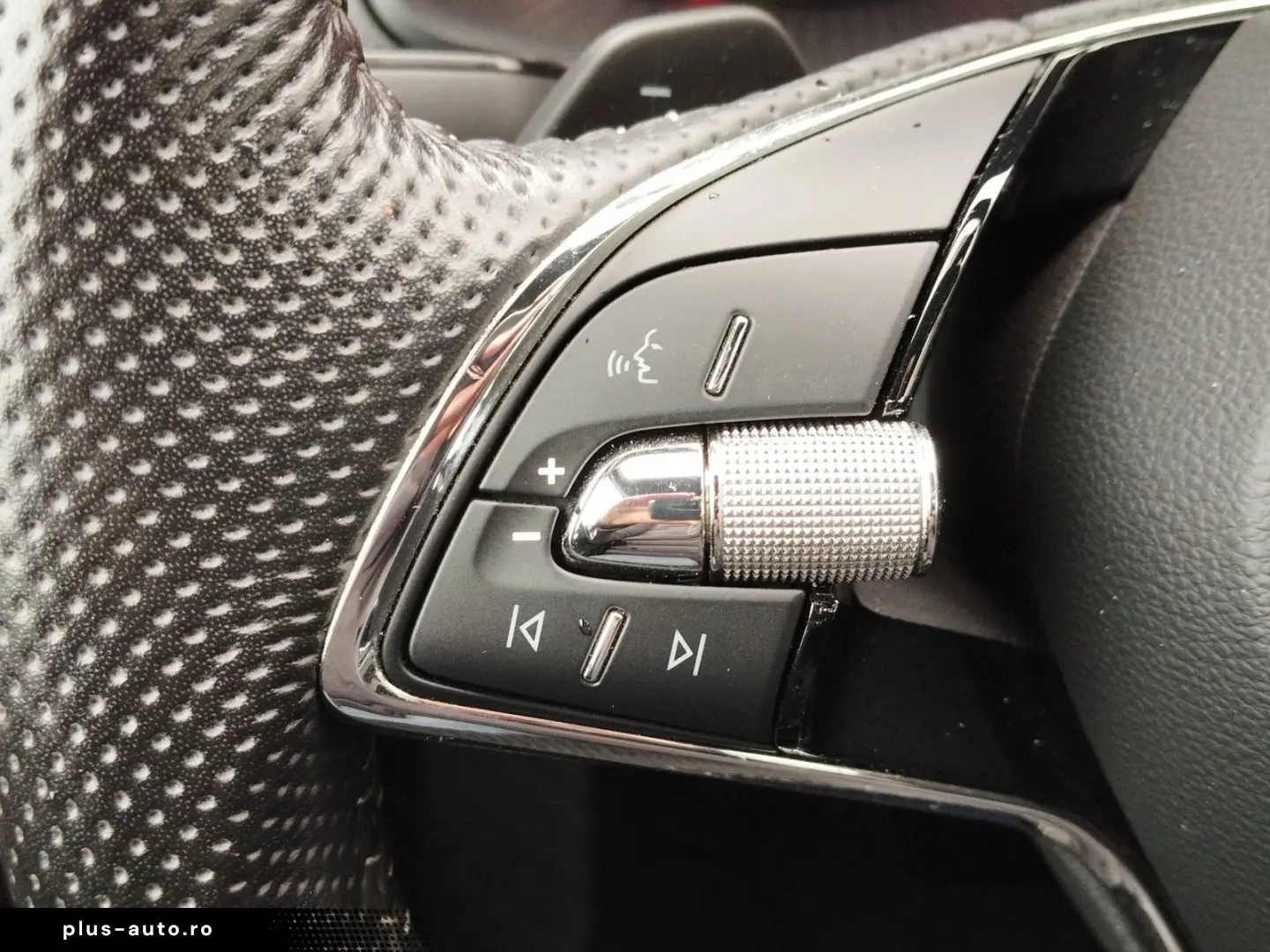 SKODA Karoq 2.0 TSI Sportline 4x4 DSG 4xSHZ ACC AHK LM