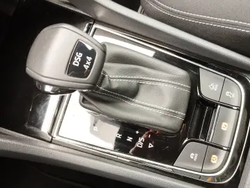 SKODA Karoq 2.0 TSI Sportline 4x4 DSG 4xSHZ ACC AHK LM