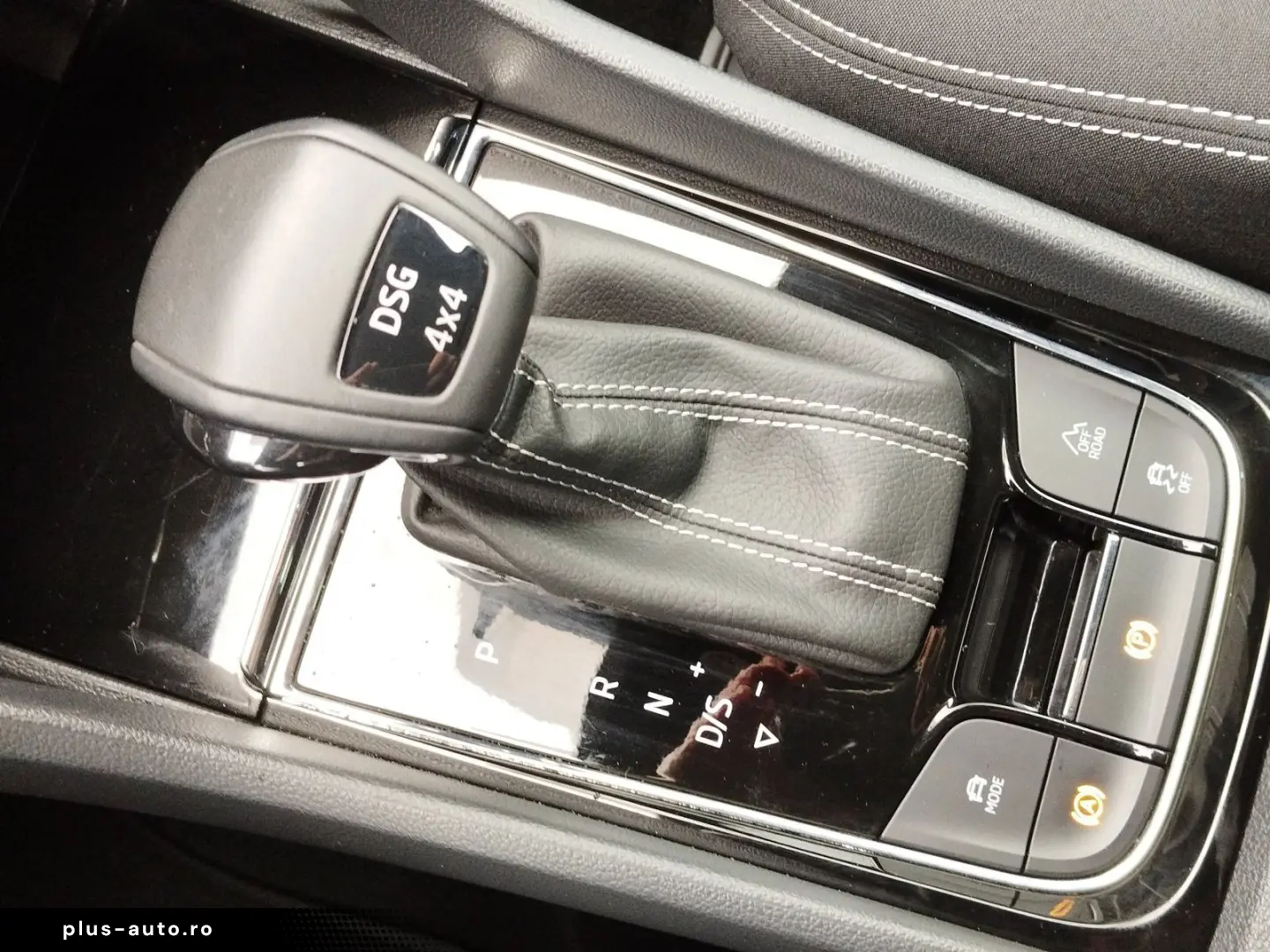 SKODA Karoq 2.0 TSI Sportline 4x4 DSG 4xSHZ ACC AHK LM