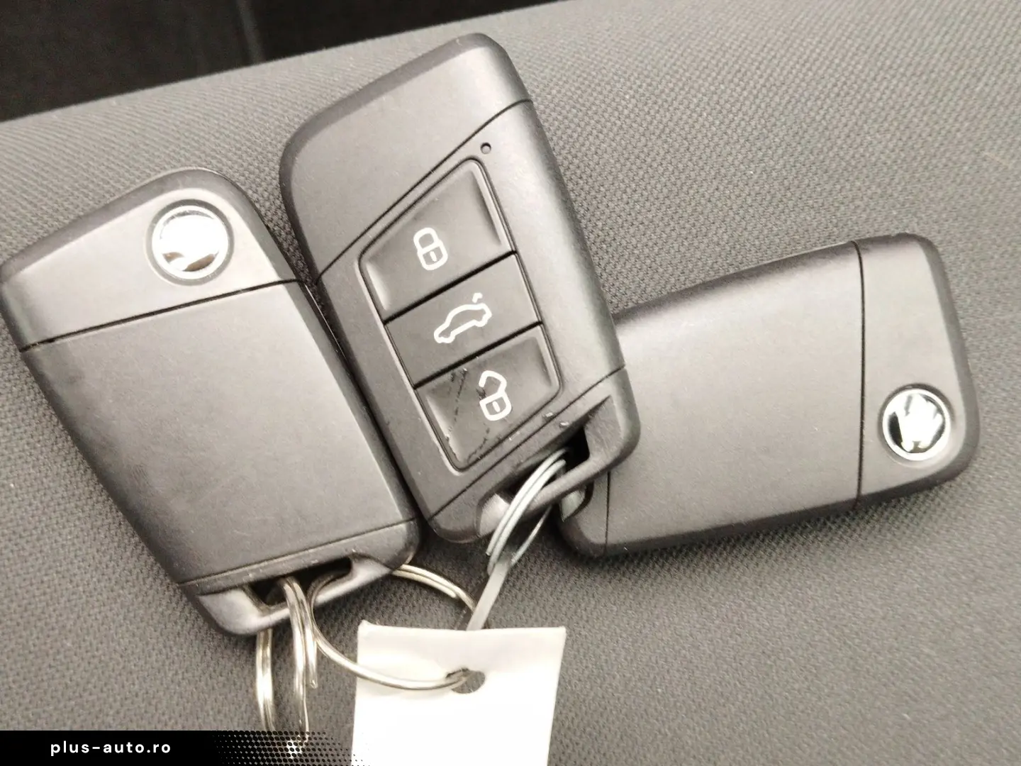 SKODA Karoq 2.0 TSI Sportline 4x4 DSG 4xSHZ ACC AHK LM