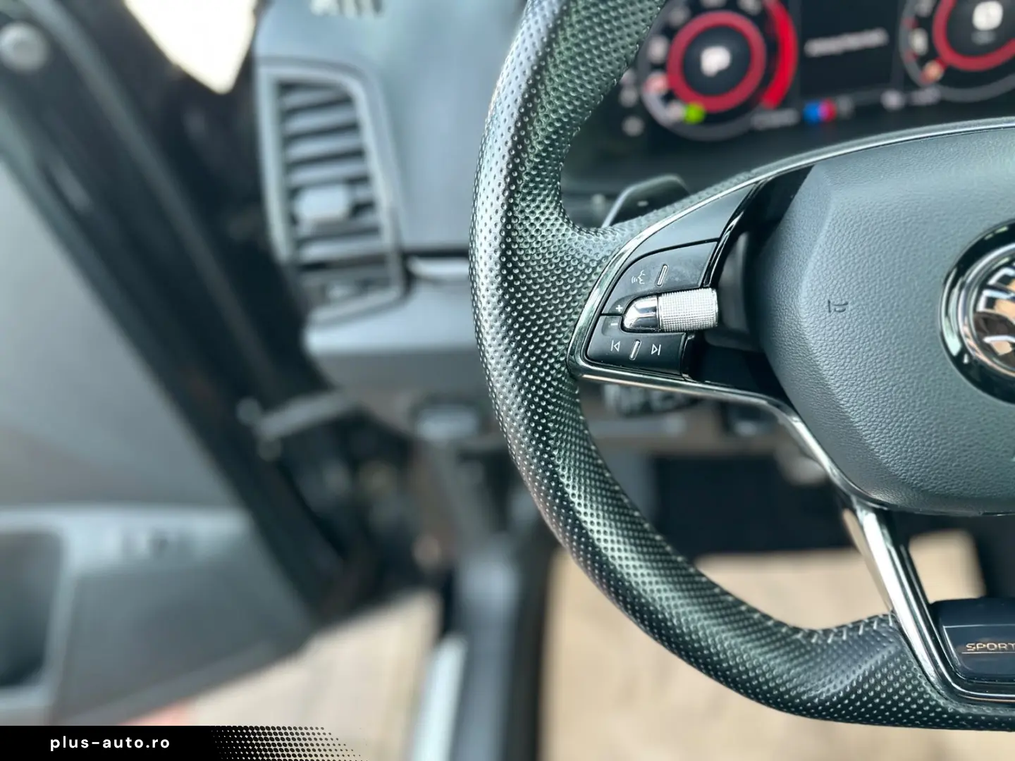 SKODA Karoq 2.0 TDI DSG 4x4 SPORTLINE 360 VIRTUAL AHK