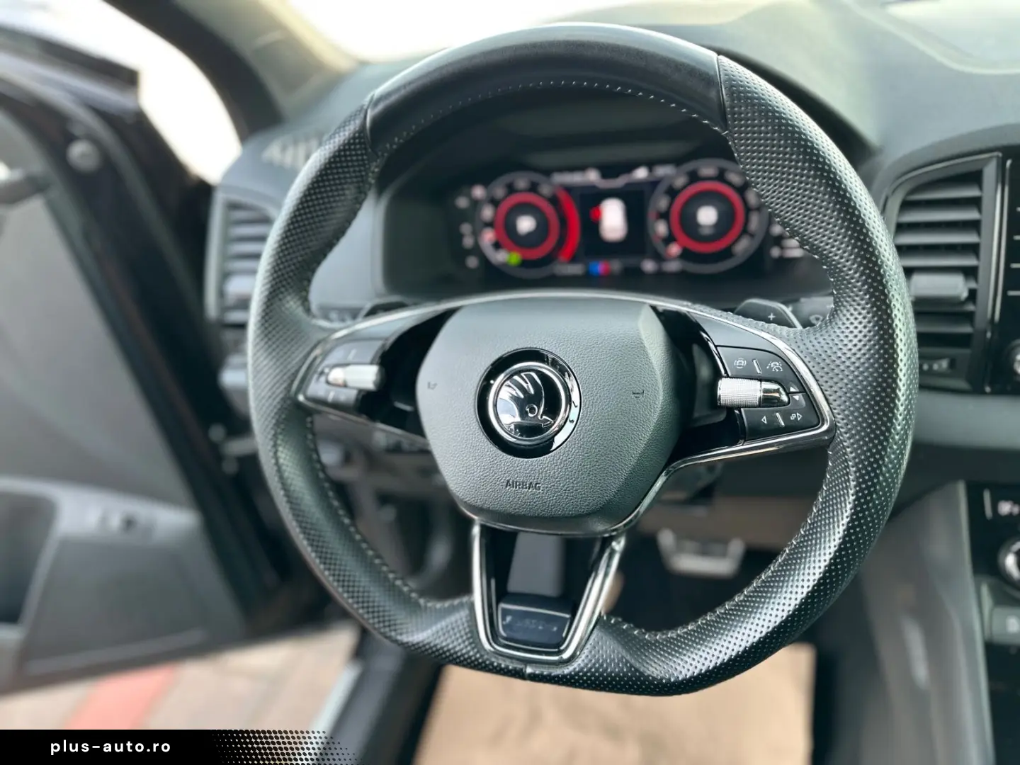 SKODA Karoq 2.0 TDI DSG 4x4 SPORTLINE 360 VIRTUAL AHK