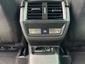 SKODA Karoq 2.0 TDI DSG Style 4x4 NAVI KAMERA ACC LED