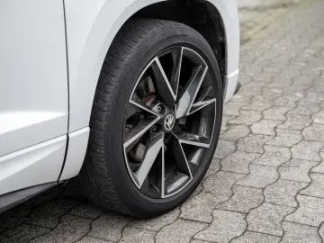 SKODA Karoq 2.0 TDI Sportline 4x4 AHK NAVI ACC DCC KAM