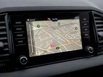 SKODA Karoq 2.0 TDI Sportline 4x4 AHK NAVI ACC DCC KAM