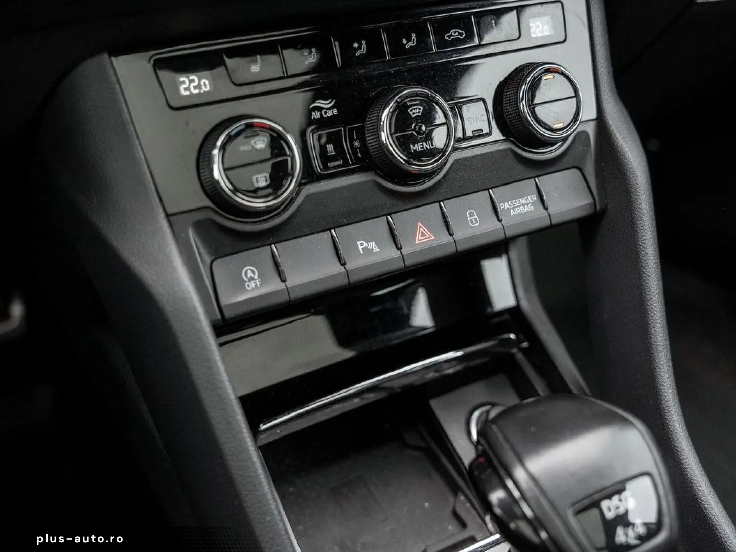 SKODA Karoq 2.0 TDI Sportline 4x4 AHK NAVI ACC DCC KAM