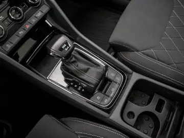 SKODA Karoq 2.0 TDI Sportline 4x4 AHK NAVI ACC DCC KAM