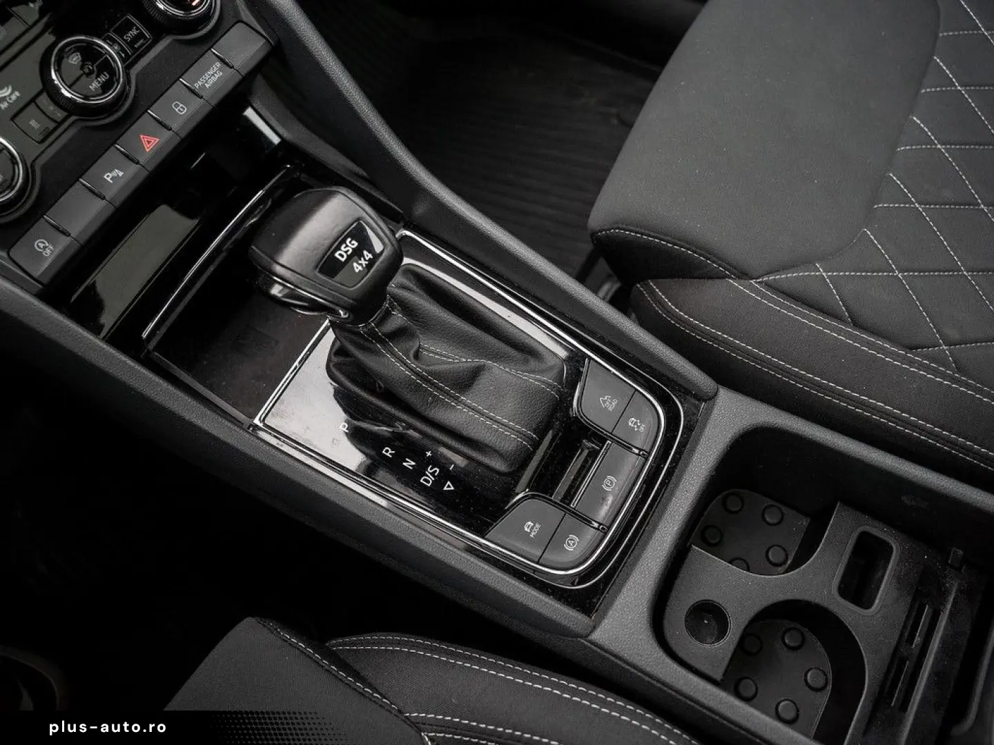 SKODA Karoq 2.0 TDI Sportline 4x4 AHK NAVI ACC DCC KAM