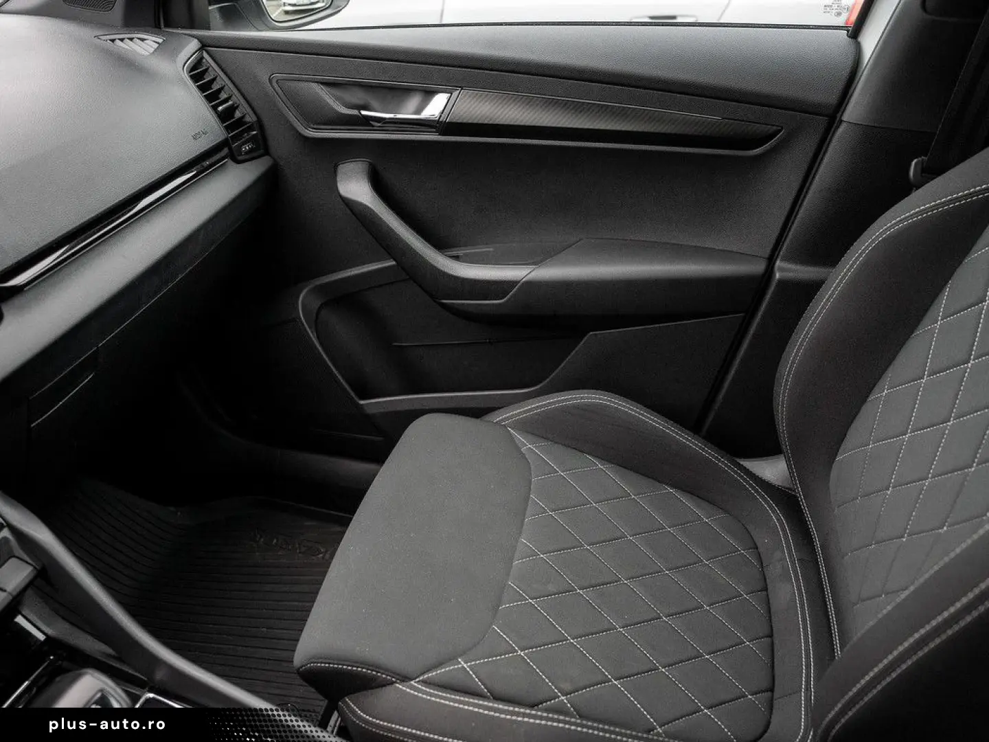 SKODA Karoq 2.0 TDI Sportline 4x4 AHK NAVI ACC DCC KAM