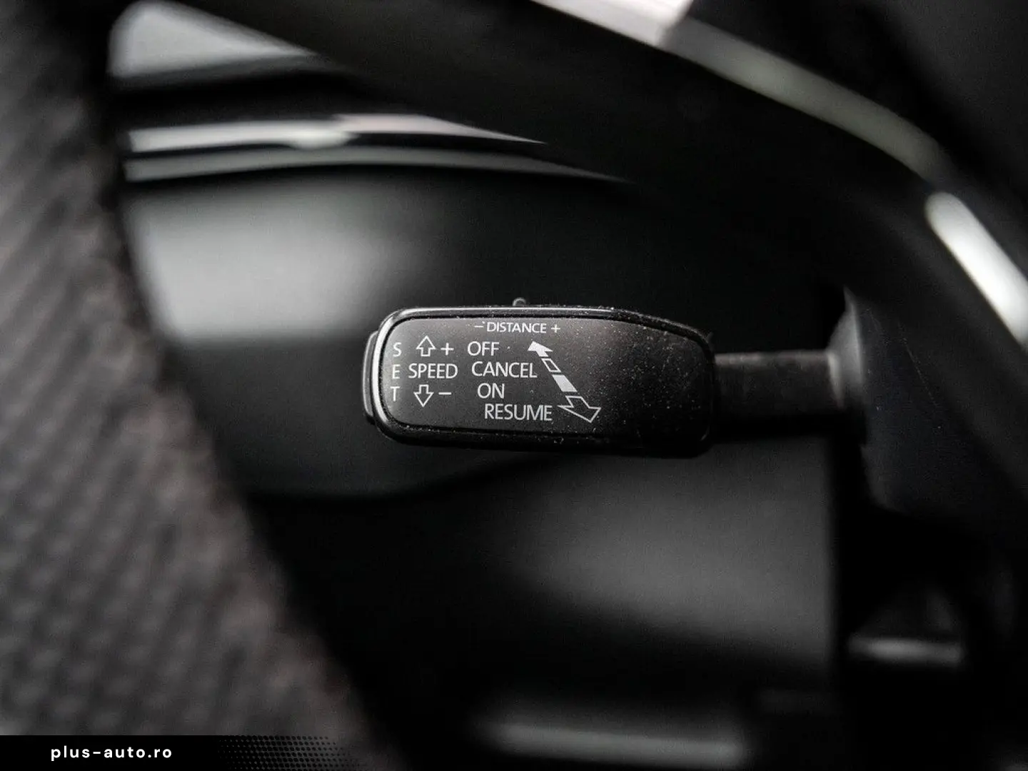 SKODA Karoq 2.0 TDI Sportline 4x4 AHK NAVI ACC DCC KAM