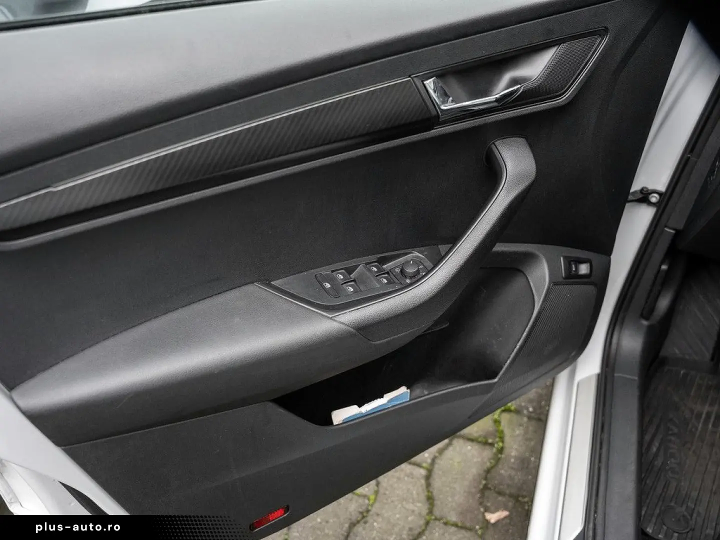 SKODA Karoq 2.0 TDI Sportline 4x4 AHK NAVI ACC DCC KAM