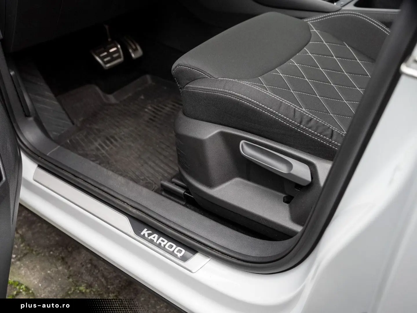 SKODA Karoq 2.0 TDI Sportline 4x4 AHK NAVI ACC DCC KAM