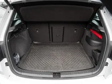 SKODA Karoq 2.0 TDI Sportline 4x4 AHK NAVI ACC DCC KAM