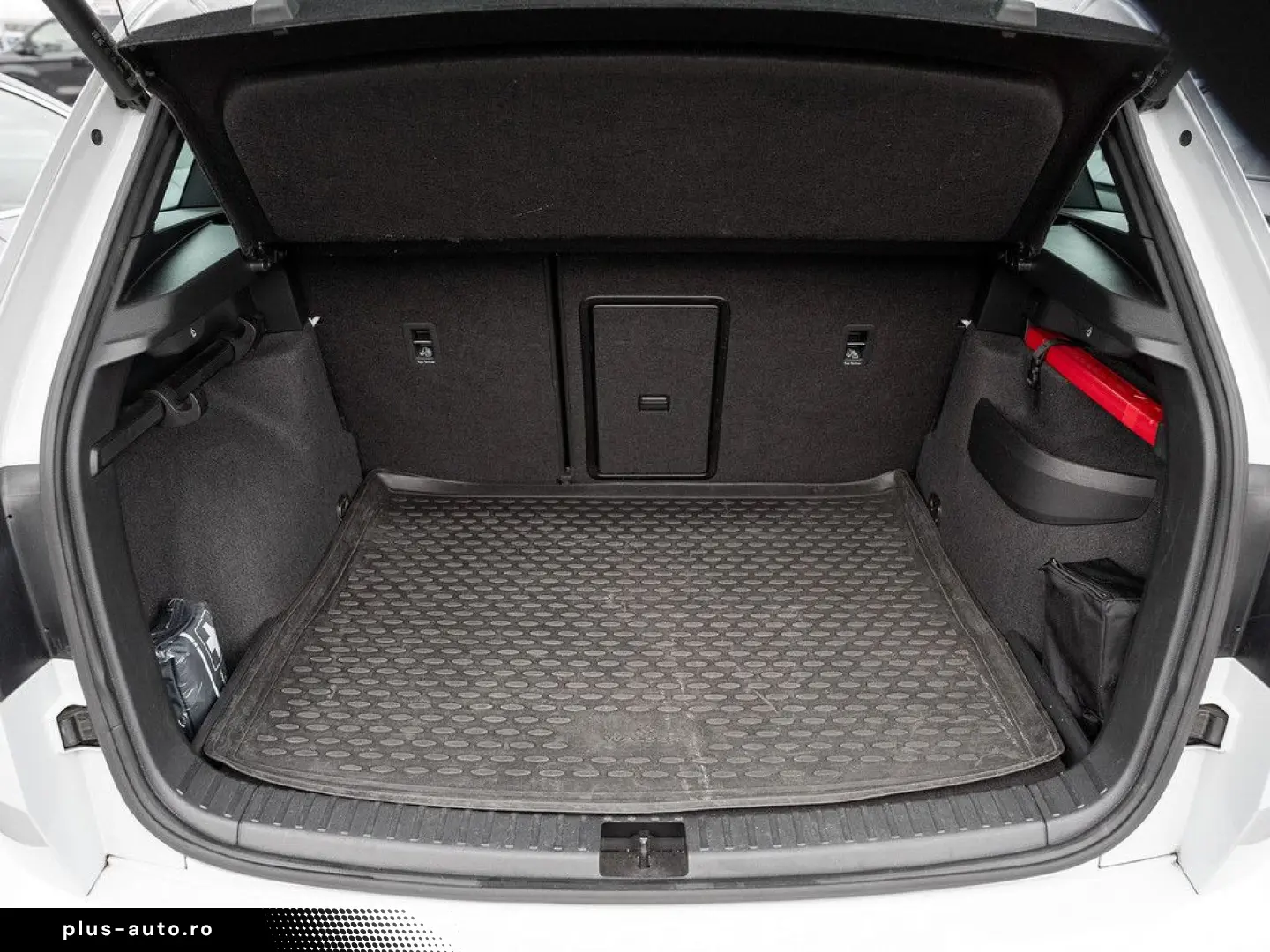 SKODA Karoq 2.0 TDI Sportline 4x4 AHK NAVI ACC DCC KAM