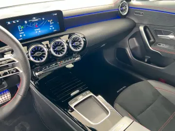 MERCEDES-BENZ CLA 200 AMG