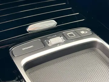 MERCEDES-BENZ CLA 200 AMG