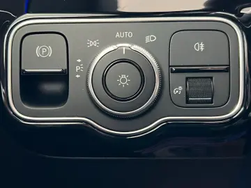 MERCEDES-BENZ CLA 200 AMG