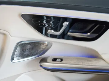 MERCEDES-BENZ CLE 220 d Cabrio AMG Line Night macchi&hellip;