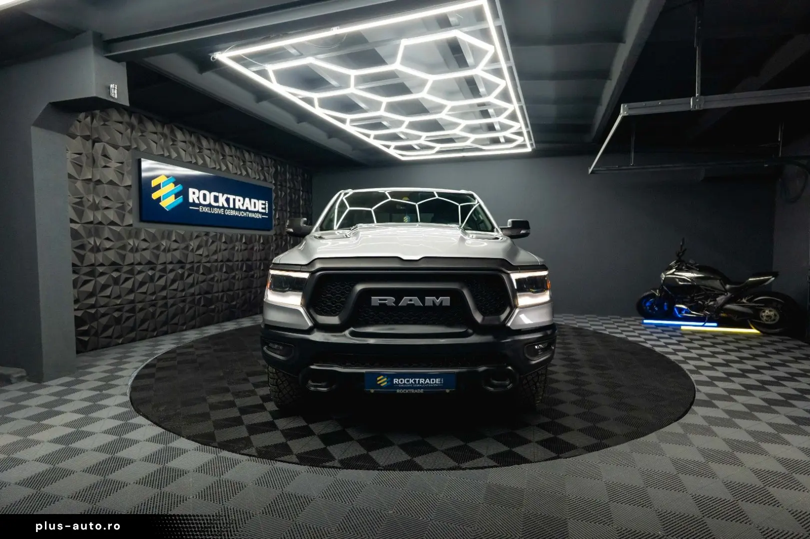 DODGE RAM 5.7 V8 HEMI 4x4