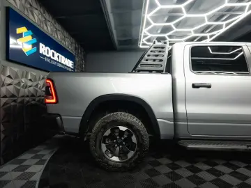 DODGE RAM 5.7 V8 HEMI 4x4