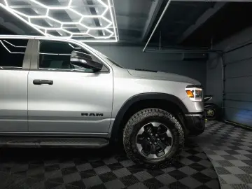 DODGE RAM 5.7 V8 HEMI 4x4