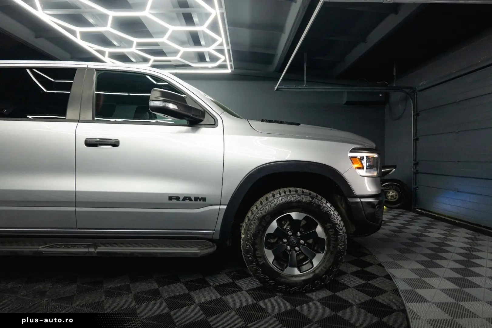 DODGE RAM 5.7 V8 HEMI 4x4