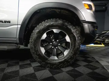 DODGE RAM 5.7 V8 HEMI 4x4