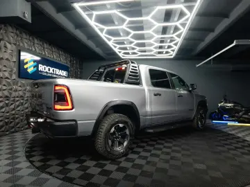 DODGE RAM 5.7 V8 HEMI 4x4