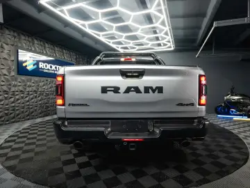 DODGE RAM 5.7 V8 HEMI 4x4