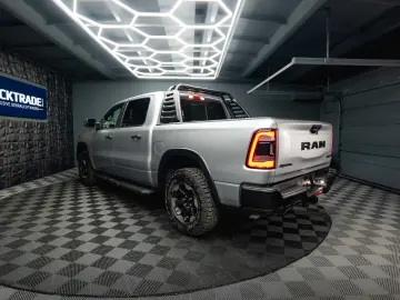 DODGE RAM 5.7 V8 HEMI 4x4