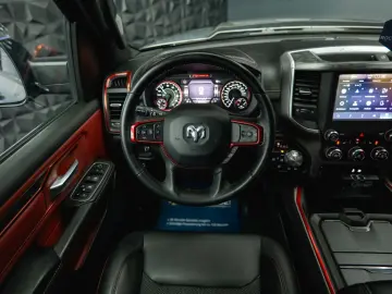 DODGE RAM 5.7 V8 HEMI 4x4