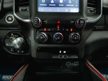 DODGE RAM 5.7 V8 HEMI 4x4