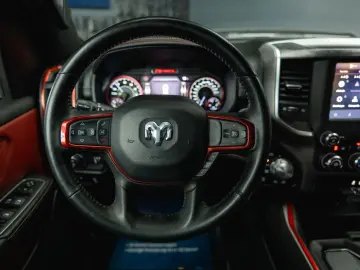 DODGE RAM 5.7 V8 HEMI 4x4