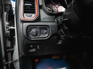 DODGE RAM 5.7 V8 HEMI 4x4