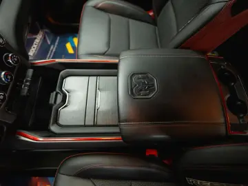 DODGE RAM 5.7 V8 HEMI 4x4