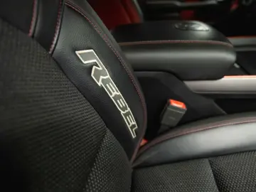 DODGE RAM 5.7 V8 HEMI 4x4