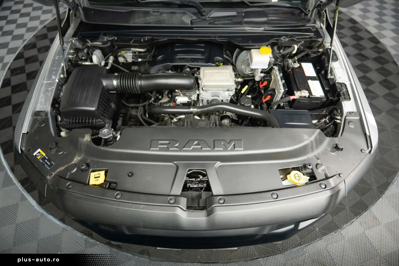 DODGE RAM 5.7 V8 HEMI 4x4