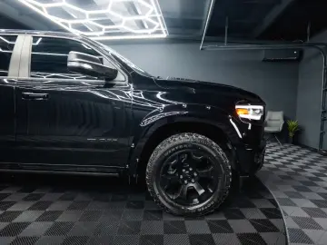 DODGE RAM 5.7 V8 HEMI 4x4 OFFROAD Night Limited 19%