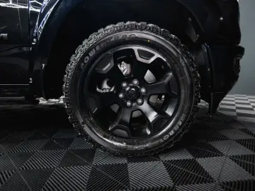 DODGE RAM 5.7 V8 HEMI 4x4 OFFROAD Night Limited 19%