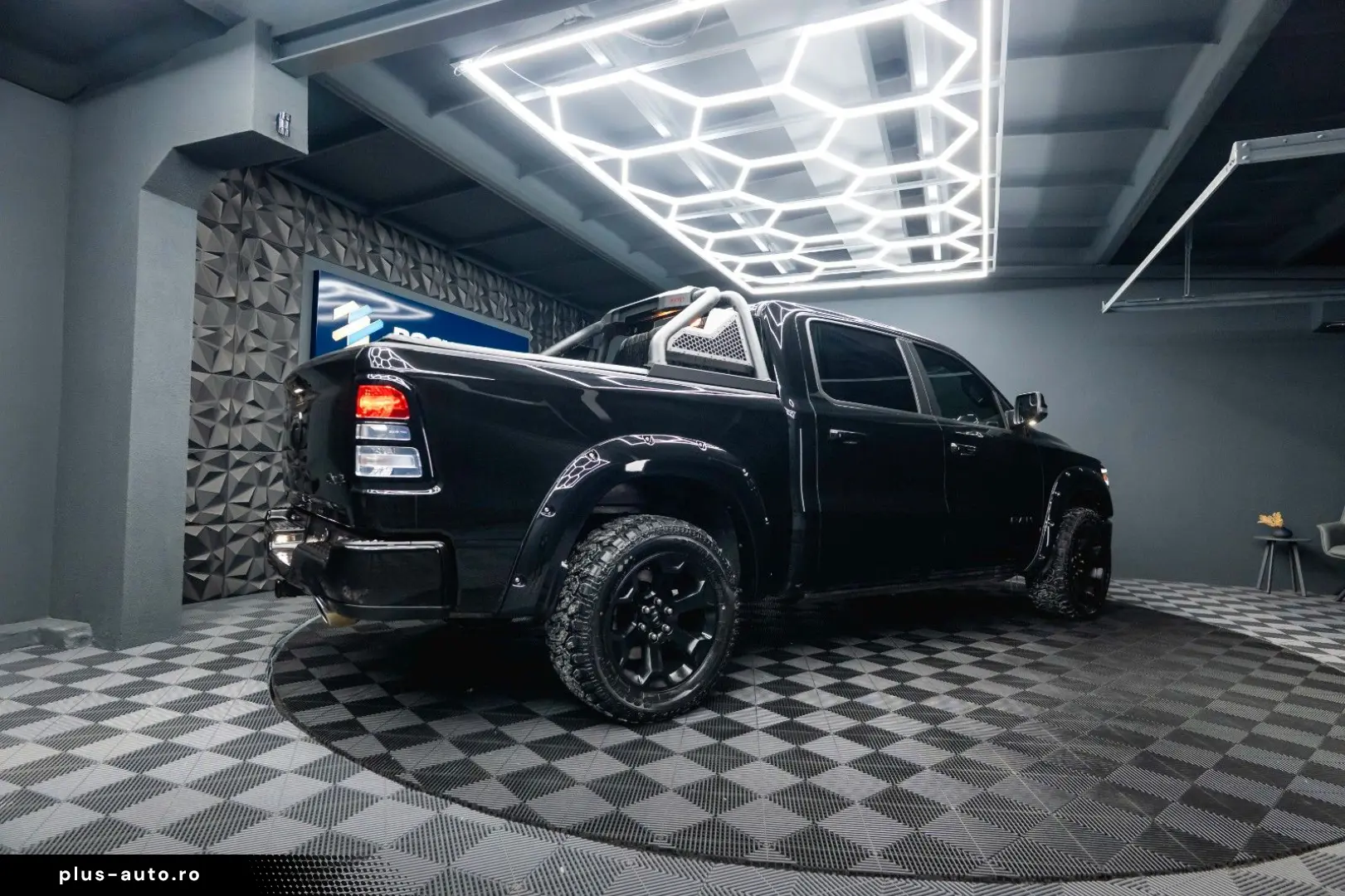 DODGE RAM 5.7 V8 HEMI 4x4 OFFROAD Night Limited 19%