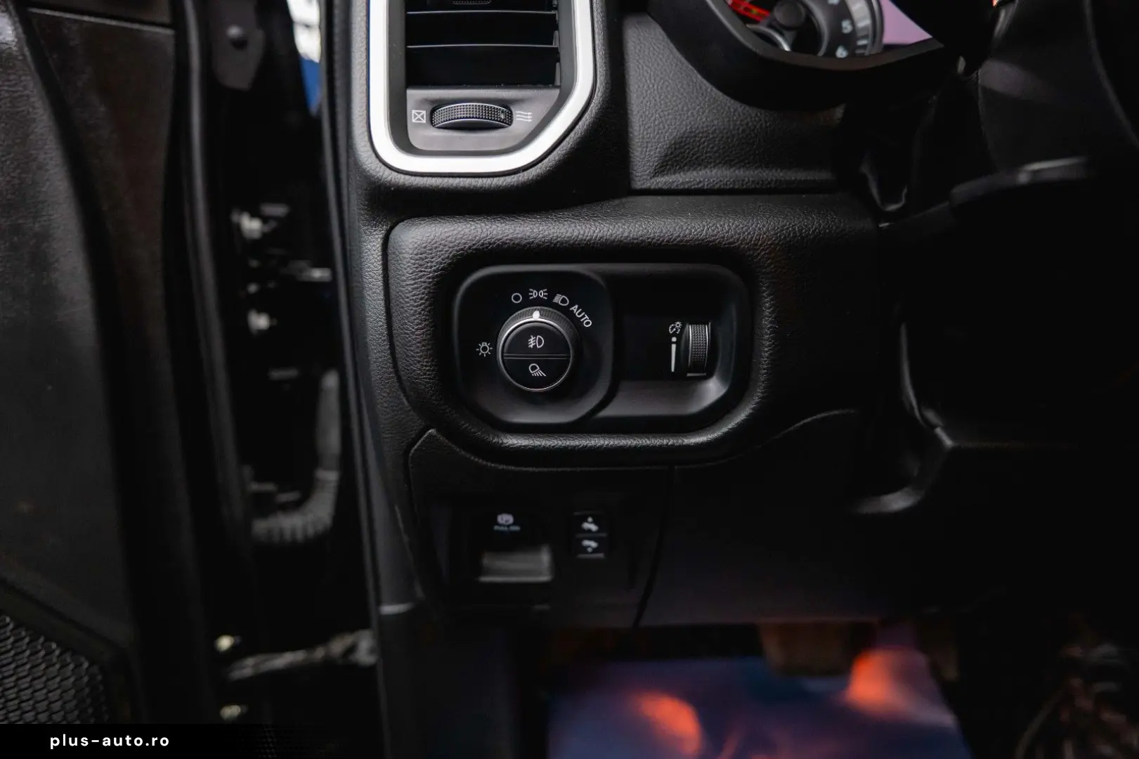 DODGE RAM 5.7 V8 HEMI 4x4 OFFROAD Night Limited 19%