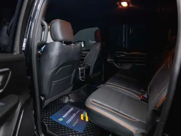 DODGE RAM 5.7 V8 HEMI 4x4 OFFROAD Night Limited 19%