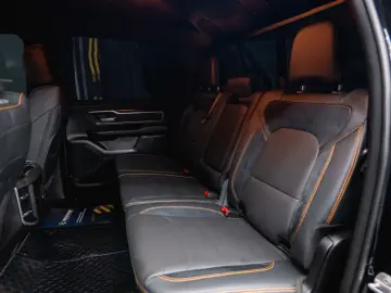 DODGE RAM 5.7 V8 HEMI 4x4 OFFROAD Night Limited 19%